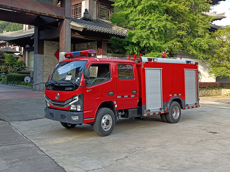 東風2噸水罐消防車